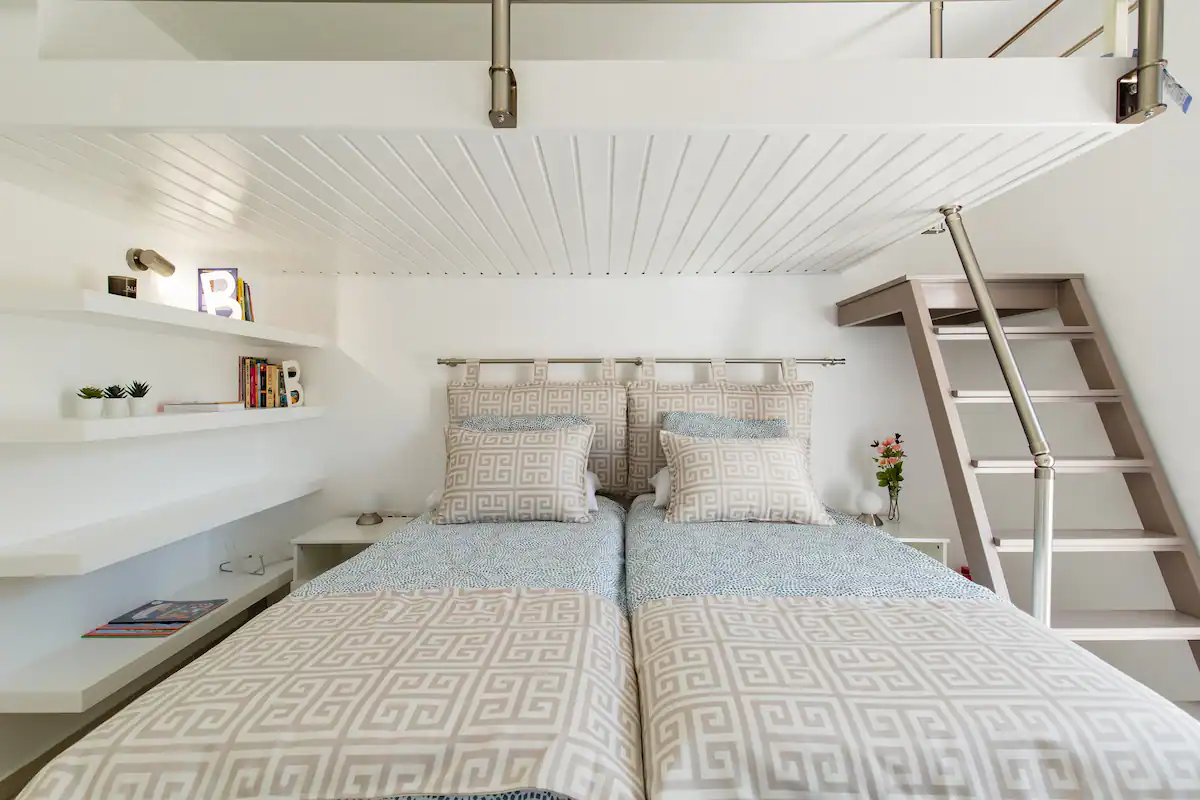 Maisonette by the sea with swimming pool