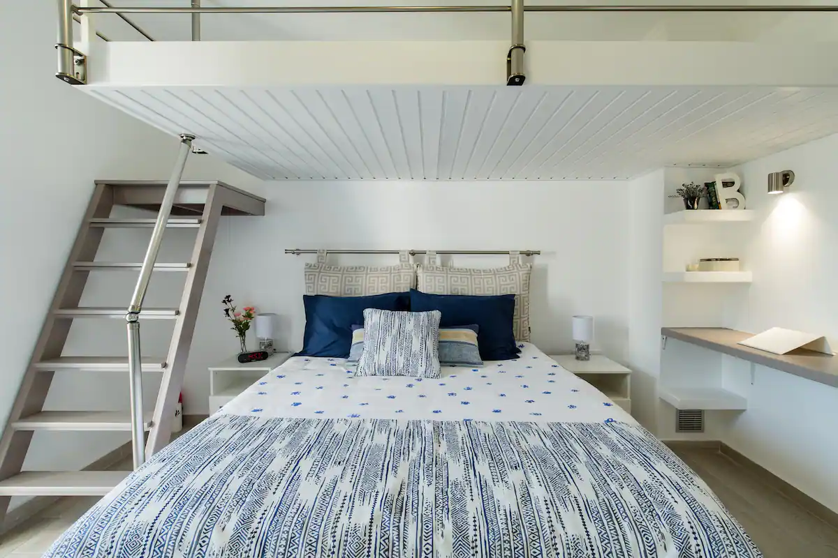 Maisonette by the sea with swimming pool